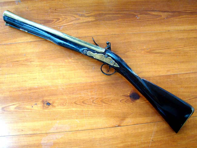 A fine and historic brass barreled blunderbuss made by William Jover of London circa 1760-1780 and inscribed "The George Inn, Southwark" — image 7